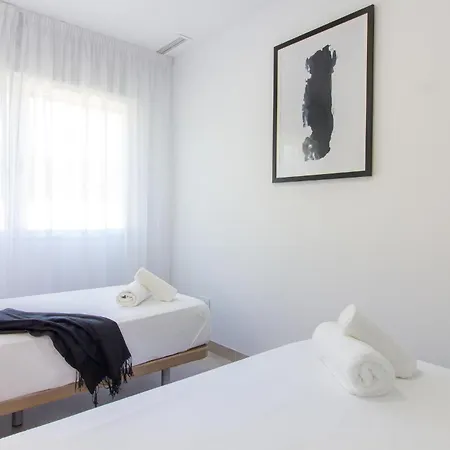 Apartamento Stunning In With Kitchen